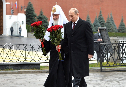 Дівчинка зганьбила Путіна на Красній площі: дитина в лоб поставила незручне запитання Дівчинка зганьбила Путіна на Красній площі: дитина в лоб поставила незручне запитання